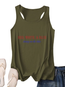 Top verde de espalda de nadador con estampado Red White & Blue y shorts vaqueros