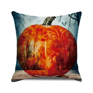 Halloween kussenhoes met aquarel pompoen en spookachtige boom op een witte achtergrond