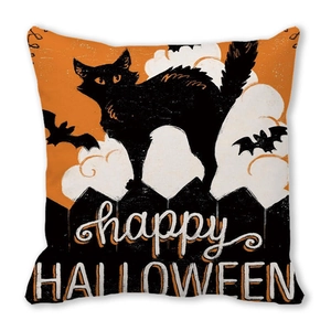 Halloween kussenhoes met zwarte kat en vleermuizen in oranje en zwart ontwerp