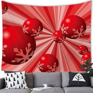 Tapiz navideño con adornos rojos y copos de nieve sobre un sofá gris de estilo moderno