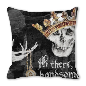 Housse de coussin Halloween gothique avec crâne, couronne dorée et texte Hi there handsome