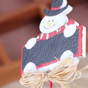 Weihnachts-Schneemann-Holzstecker Dekoration mit Mini-Kreidetafel und Bastschleife