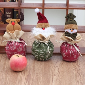 Trois sacs-cadeaux de Noël en toile avec figurines 3D Père Noël, Renne et Bonhomme de neige