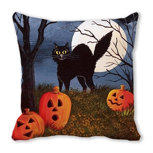 Halloween kussenhoes met zwarte kat, pompoenen en volle maan op perzikhuid textiel