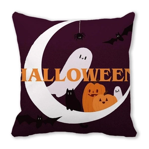 Detailansicht lila Halloween Kissenbezug mit Mond, Kürbis und Gespenster-Illustrationen