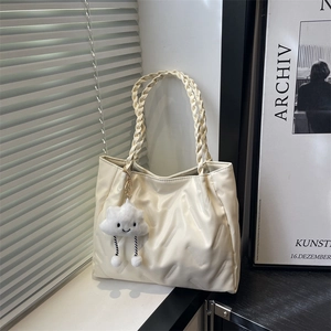 Fashion Women Tote Bag PU Leather Quilted Woven Strap Shoulder Bag For Commute School Casual With Cute Cloud Pendant