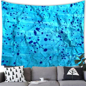 Gros plan d'une tapisserie murale cyan artistique avec taches d'encre bleue et texture