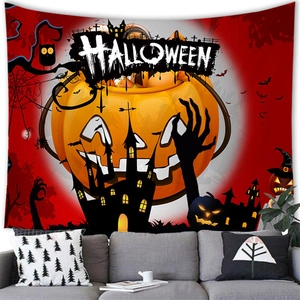 Detail eines Halloween-Kürbis-Wandteppichs mit gruseligem Schloss über dem Sofa