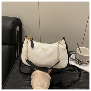 Stylish contrast color shoulder bag for women, trendy PU leather crossbody bag with chain.