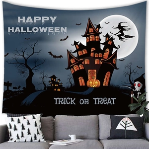 Arazzo di Halloween con castello infestato, strega al chiaro di luna e zucche