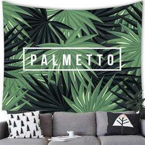 Tenture murale moderne avec feuilles de palmier au-dessus d'un canapé gris de salon