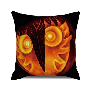 Detail eines Halloween Kissenbezugs mit digitalem Kürbis- und Katzen-Aufdruck