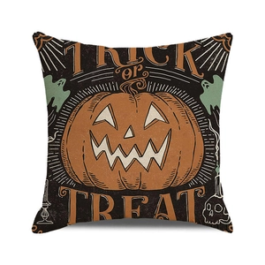 Detail van de linnen Halloween kussensloop met vintage pompoen en Trick or Treat tekst
