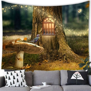 Dettaglio dell'arazzo foresta incantata con albero magico e scintille dorate sulla parete