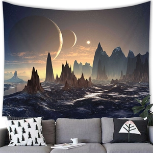 Dettaglio di arazzo fantascientifico con montagne rocciose e paesaggio blu metallizzato