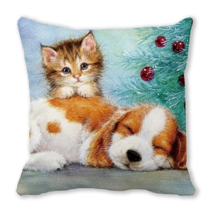 Détail de la housse de coussin avec illustration de chaton et chiot de Noël