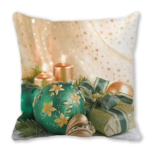 Detail eines Weihnachtskissens aus Pfirsichhaut mit festlichen Kerzen und Ornamenten