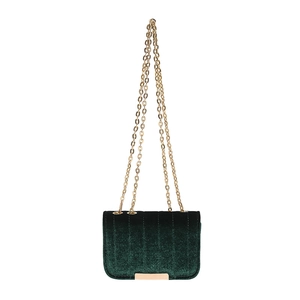 Sac bandoulière en velours vert foncé avec chaîne dorée et matelassage vertical