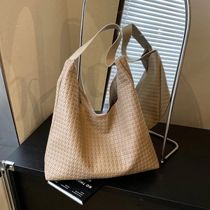 Large Capacity Woven Tote Bag For Women PU Leather Solid Color Hobo Shoulder Bag With Small Zipper Pouch Commuting Bag