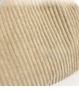 Primer plano de la textura de tela de pana suave en color caqui para bolso de hombro