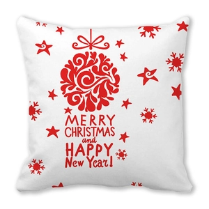 Détail d'une housse de coussin de Noël blanche avec motifs rouges et texte festif