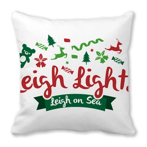 Détail d'une taie d'oreiller de Noël avec renne, sapin et imprimé Leigh Light