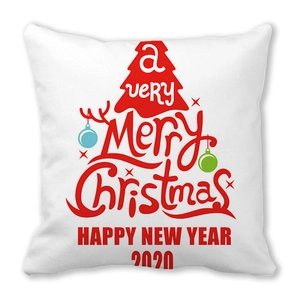 Gros plan sur coussin de Noël carré avec sapin rouge et vœux de joyeuses fêtes