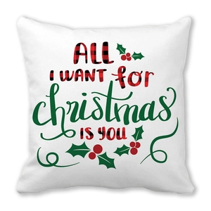 Détail de la taie d'oreiller de Noël avec texte All I Want For Christmas et motif houx