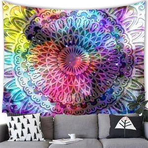 Tenture mandala galaxie aux motifs géométriques arc-en-ciel suspendue au canapé