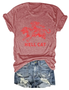 T-shirt gris Hell Cat et short en jean bleu délavé présentés à plat sur fond blanc