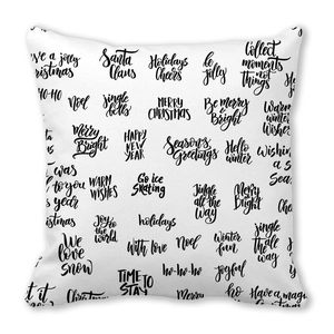 Détail de la housse de coussin peau de pêche avec imprimé calligraphie de Noël noir