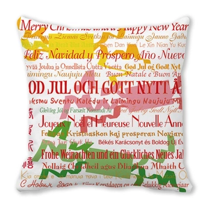 Détail de la housse de coussin carrée avec vœux de Noël multicolores en plusieurs langues