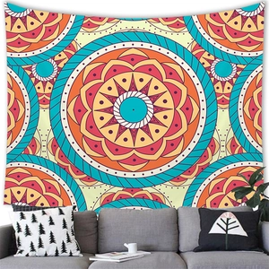 Gros plan sur la tapisserie mandala bohème aux motifs floraux orange et bleu éclatants