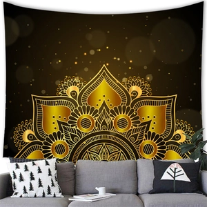Détail de la texture du tapis mural mandala doré avec motifs bohèmes complexes