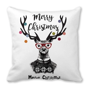 Détail de la taie d'oreiller Merry Christmas en peau de pêche avec motif de renne rigolo