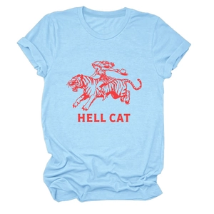 T-shirt Hell Cat bleu clair avec illustration vintage rouge d'une femme chevauchant un tigre