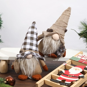 Lot de deux gnomes à café sur tabouret blanc avec échelle en bois décorative