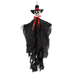 Halloween hangende geest met zwarte heksenhoed schedel en flarden mantel decoratie