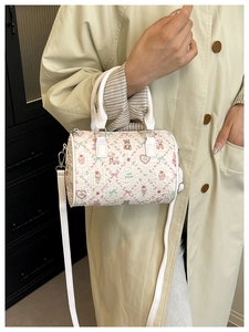 Detail of white bucket bag with cute pink bear patterns and leather double handles