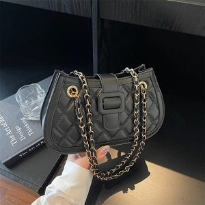 Borsa a tracolla in pelle trapuntata nera con catena dorata e fibbia quadrata raffinata