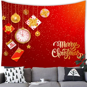 Detalle de tapiz navideño rojo vibrante con bolas doradas y adornos festivos de lujo