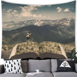 Détail d'une tapisserie de livre magique montrant un paysage surréaliste sur un canapé