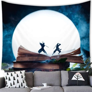 Tapisserie fantaisie avec lune et silhouette de samouraï au-dessus d'un canapé de salon
