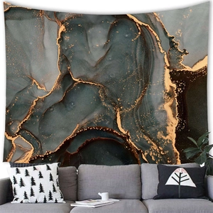 Vista detallada de un tapiz de lujo con textura de mármol y líneas doradas en pared
