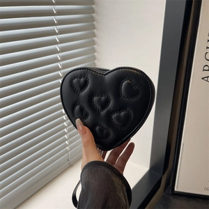 Women PU Leather Heart Shaped Mini Clutch Bag Heart Quilted Design Fashion Wristlet Small Cosmetic Pouch Handbag For Daily