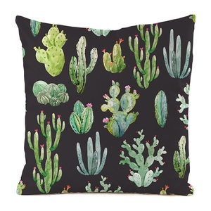 Nahaufnahme von Aquarell-Kaktusmuster auf schwarzem dekorativem Sofa-Kissenbezug