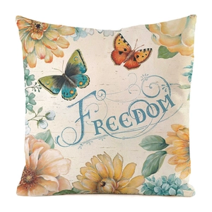 Makro-Detail von Kunstseide-Kissenbezug mit bunten Blumen und Freedom-Aufdruck
