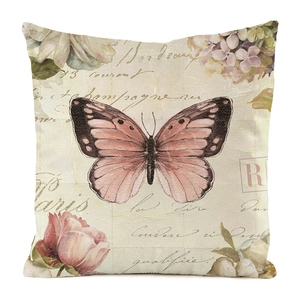 Detailansicht des Kissenbezugs aus Kunstseide mit Vintage-Schmetterling und Blumen