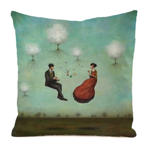 Détail de la housse de coussin d'art surréaliste avec figures peintes sur soie synthétique