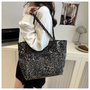 Detail of leopard print tote bag featuring a practical front pocket for daily commute